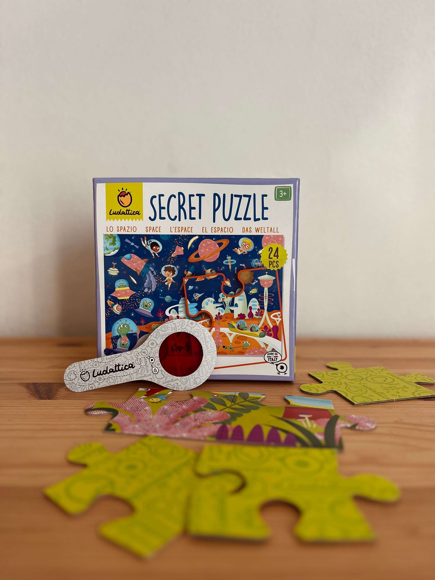 🔍 Ludattica Secret puzzle s lupou - Vesmír
