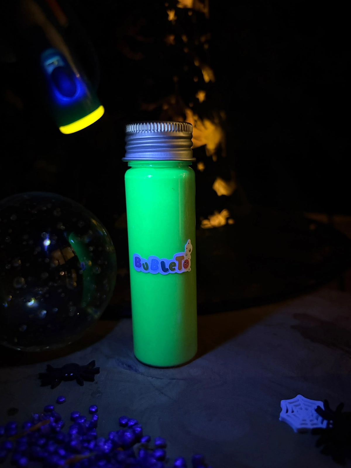 TrblieTo tancujúci elixír pod UV svetlom