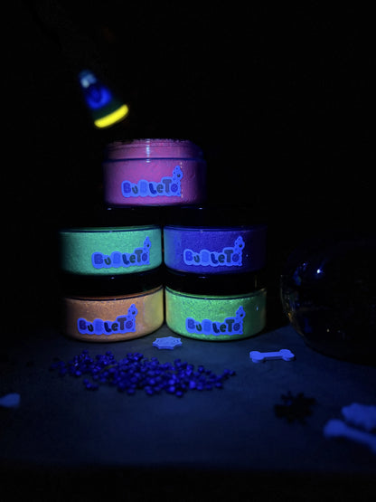 Halloweenske BubleTo peniaci prasok - neónová pena pod UV svetlom