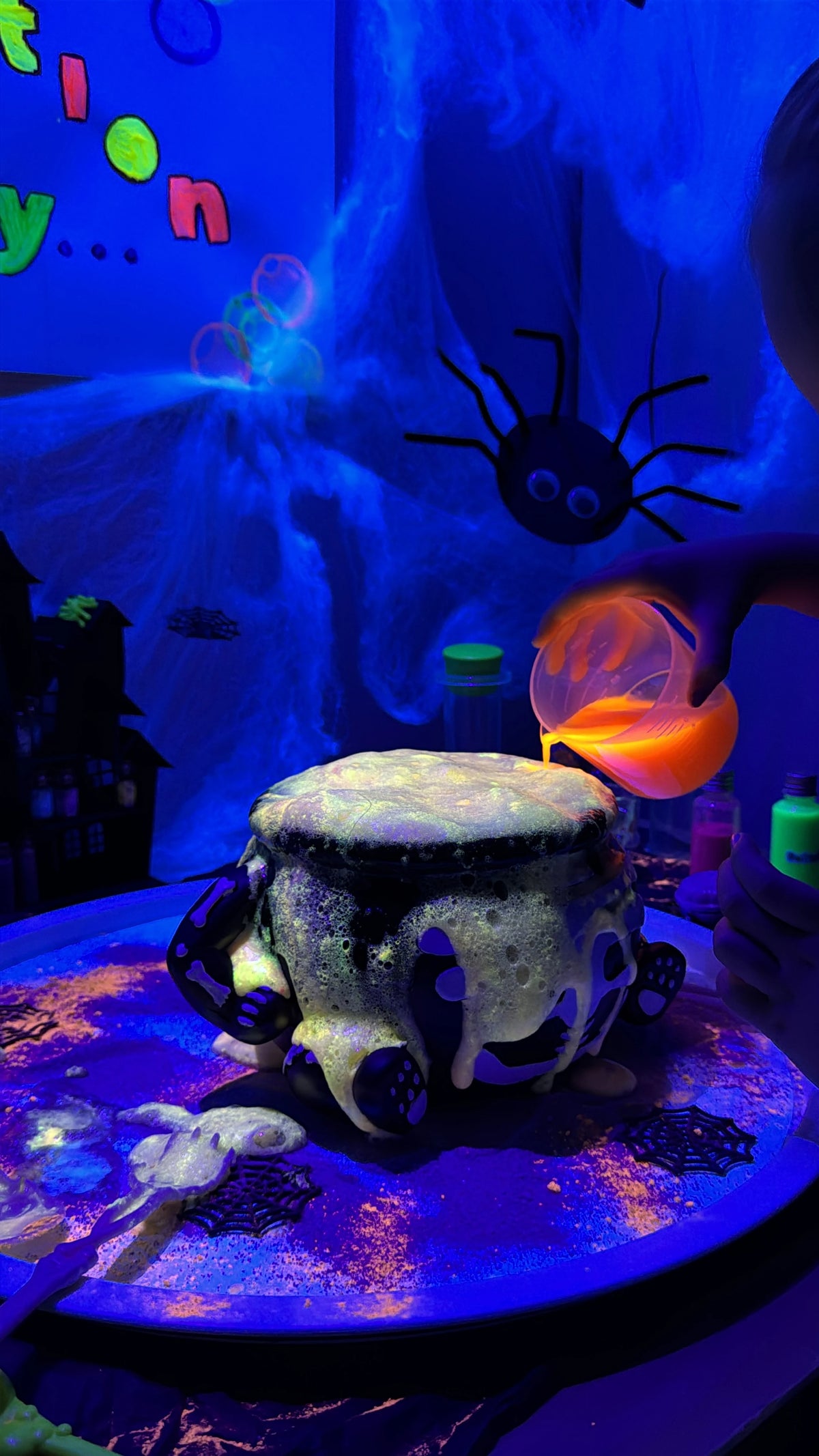Halloweenske UV BubleTo v dóze - mix farieb, 150ml