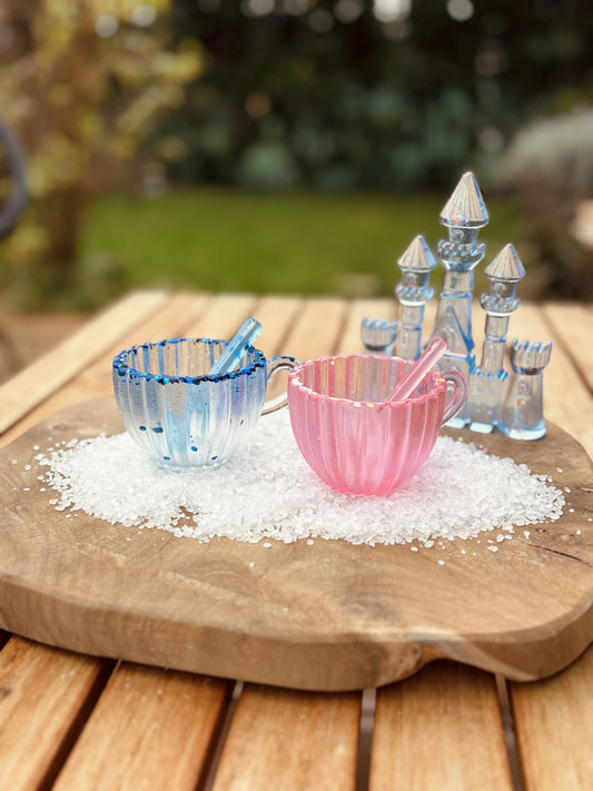 Šálka s lyžičkou